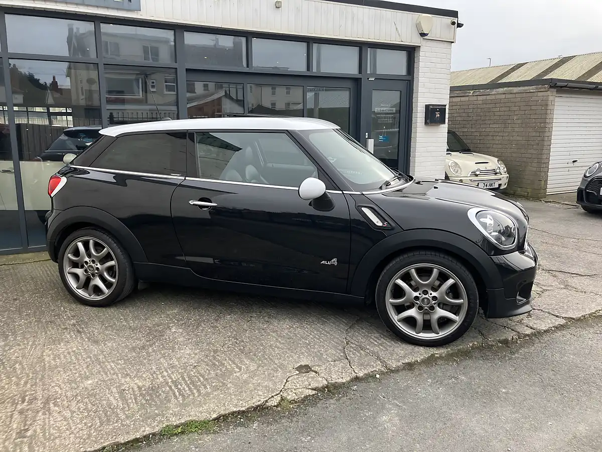 Used 2014 MINI Paceman Chili Ii Pack Absolute Black Metallic - Interior and Exterior details 2