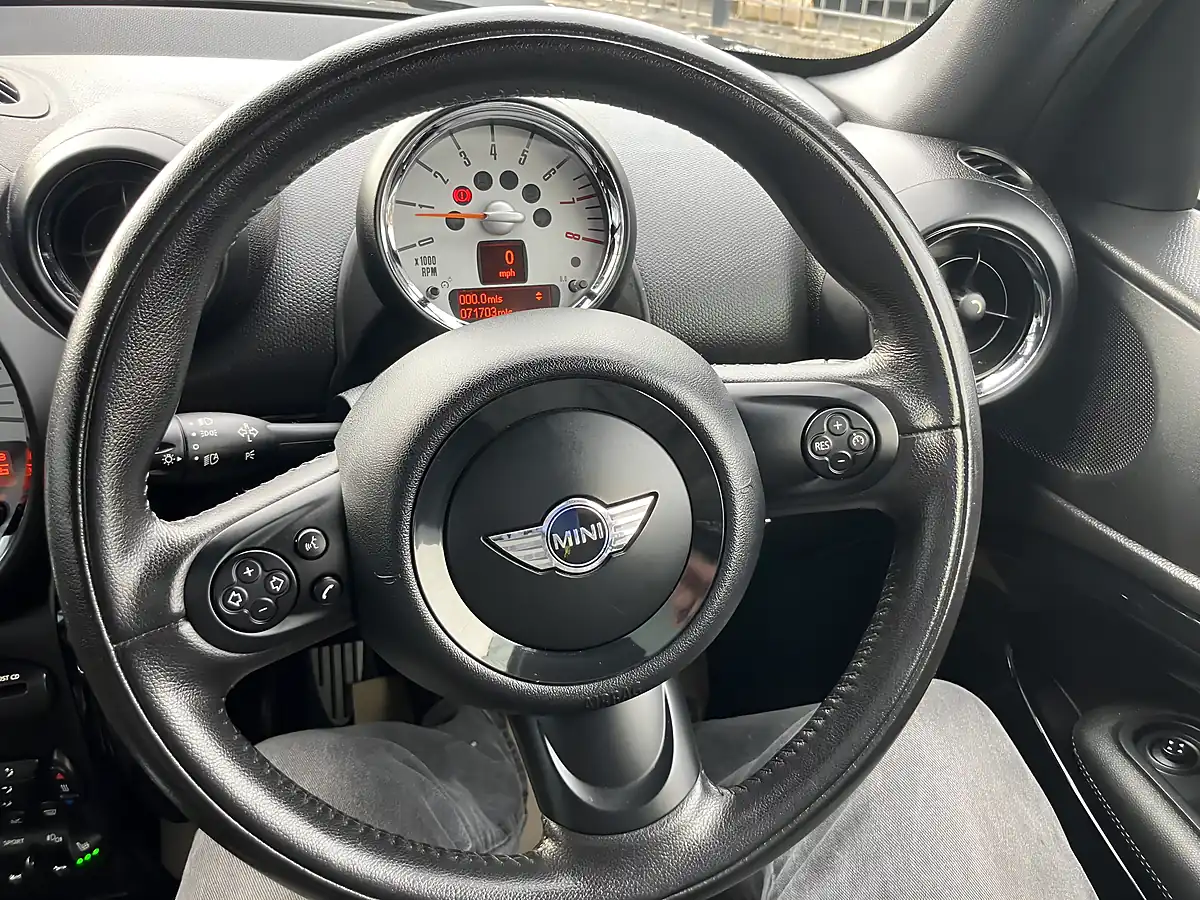 Used 2014 MINI Paceman Chili Ii Pack Absolute Black Metallic - Interior and Exterior details 20