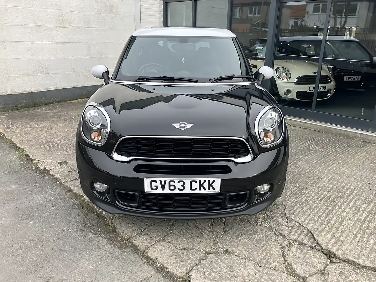 Used 2014 MINI Paceman Chili Ii Pack Absolute Black Metallic - Interior and Exterior details 3