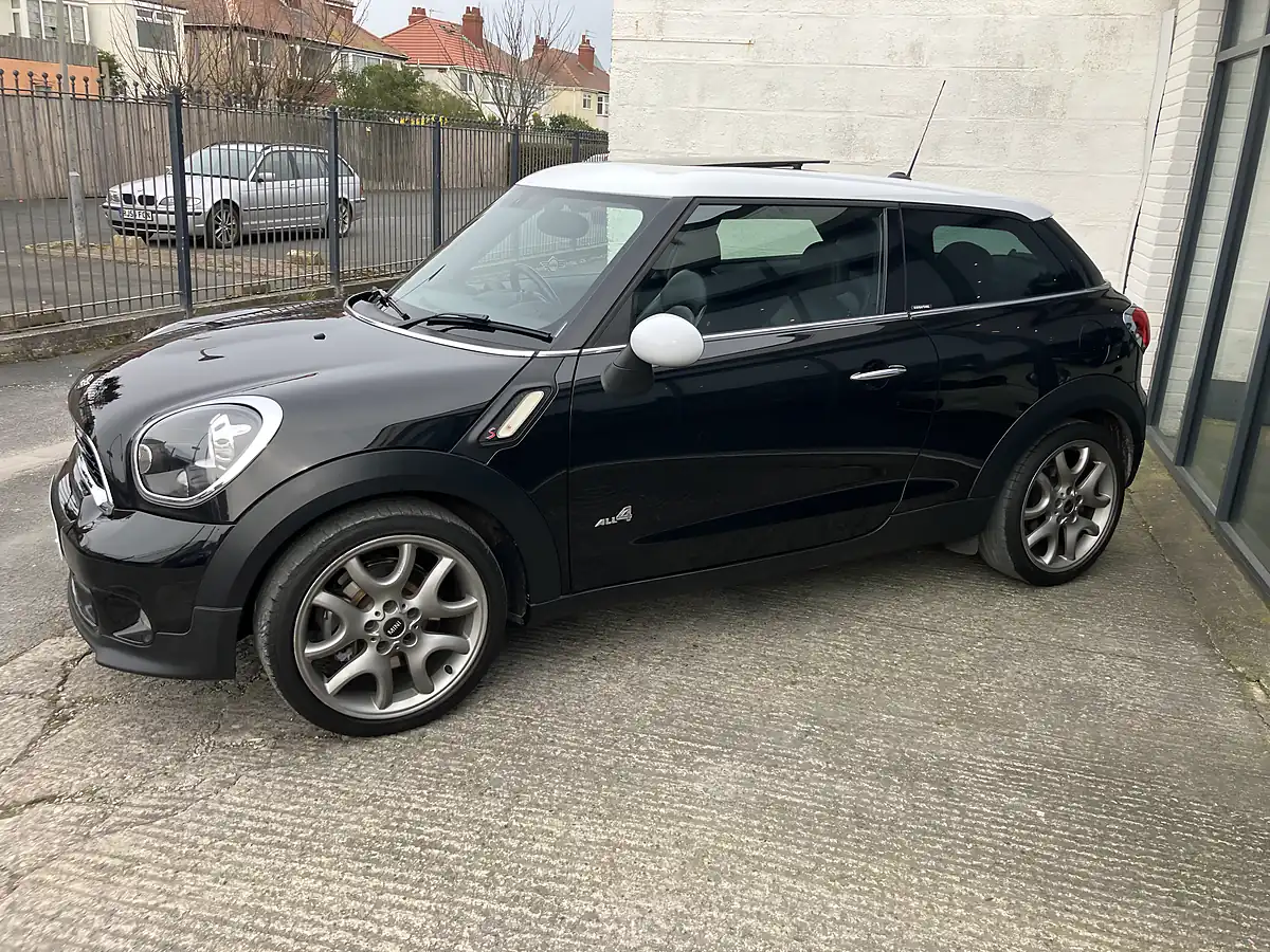 Used 2014 MINI Paceman Chili Ii Pack Absolute Black Metallic - Interior and Exterior details 5