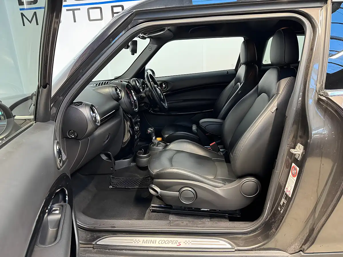 Used 2014 MINI Paceman Cooper S Grey - Interior and Exterior details 9