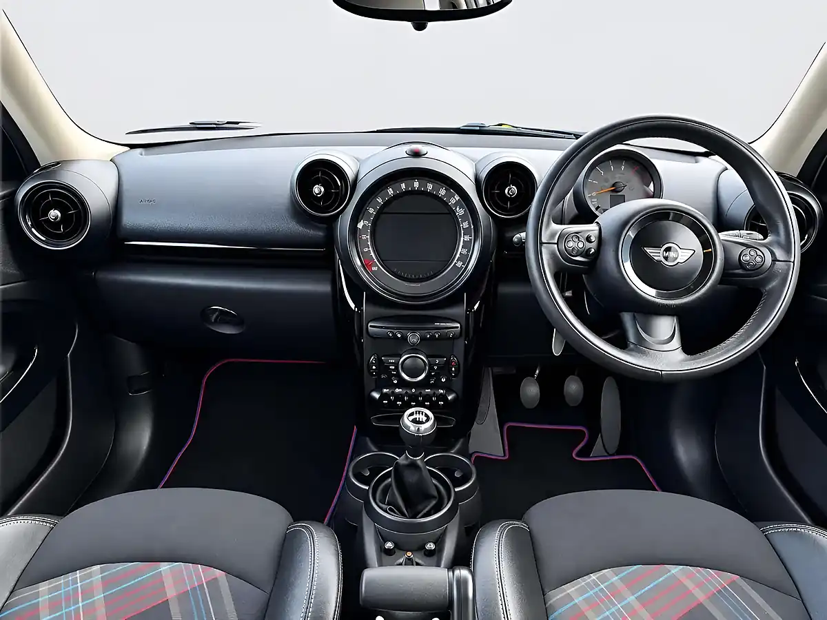 Used 2014 MINI Paceman Cooper White - Interior and Exterior details 10