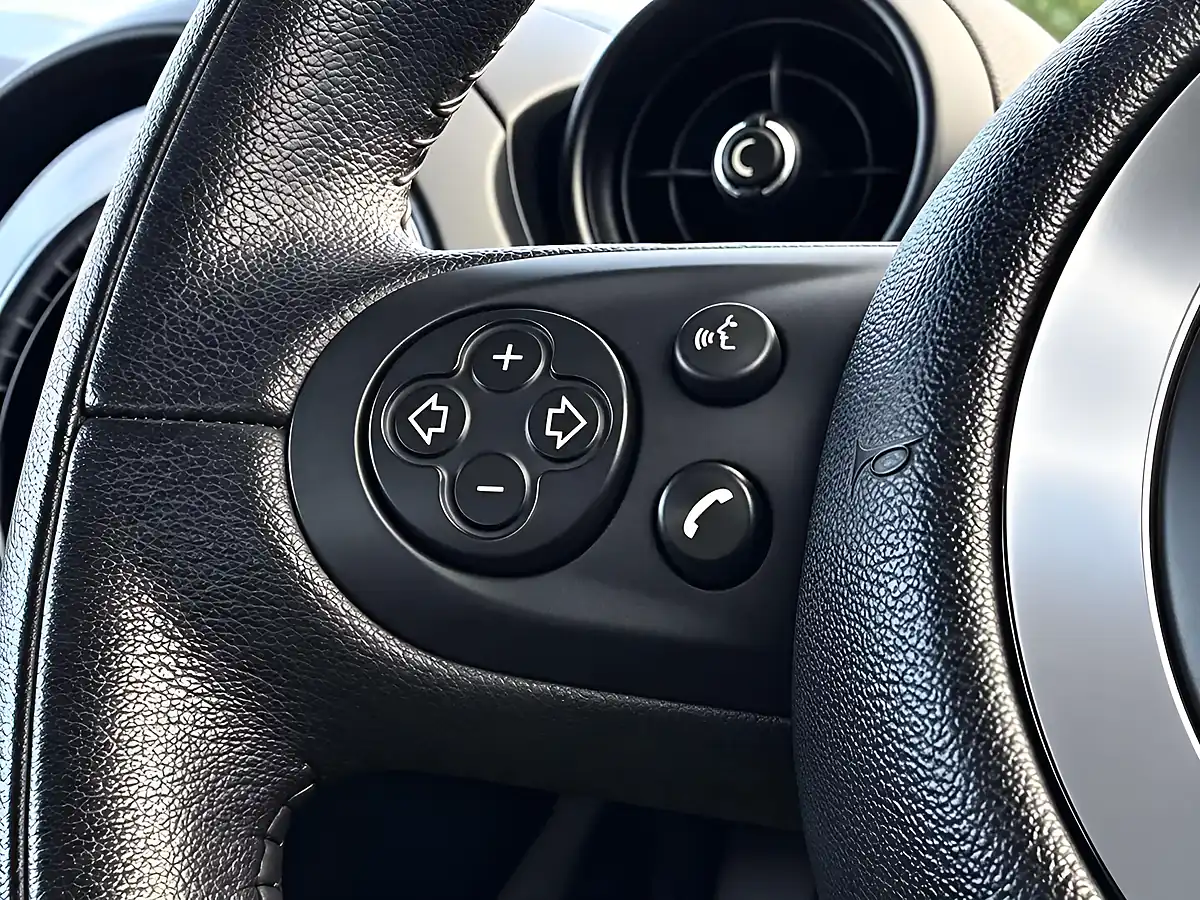 Used 2014 MINI Paceman Cooper White - Interior and Exterior details 12