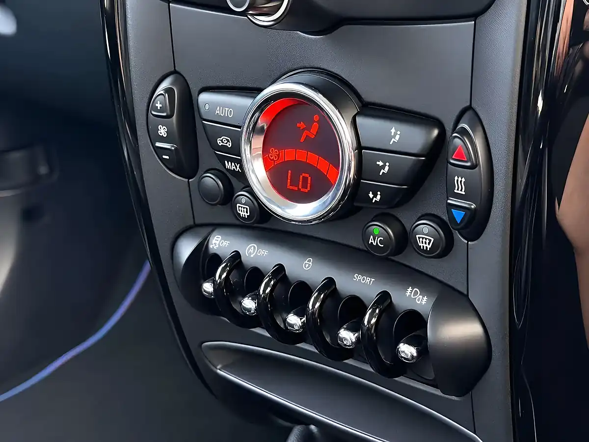 Used 2014 MINI Paceman Cooper White - Interior and Exterior details 16