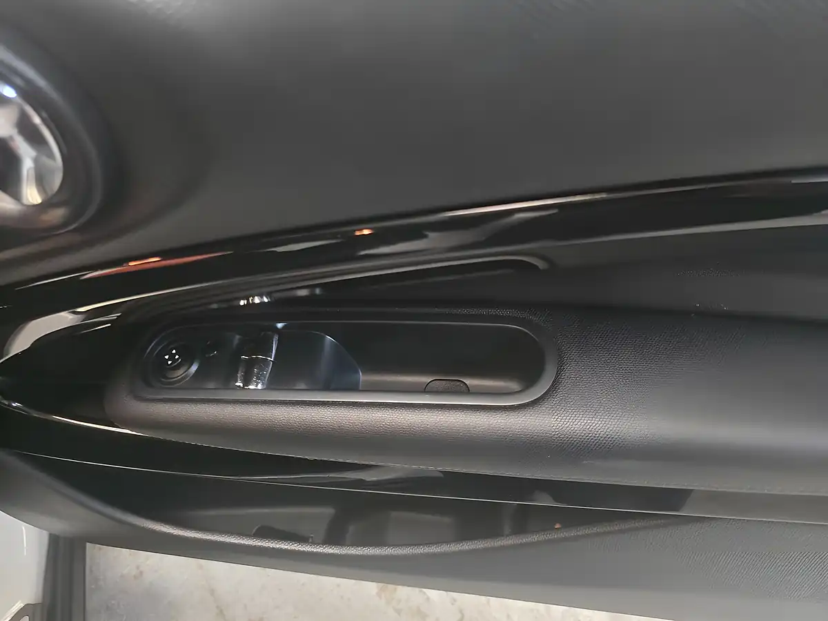 Used 2014 MINI Paceman Cooper White - Interior and Exterior details 20