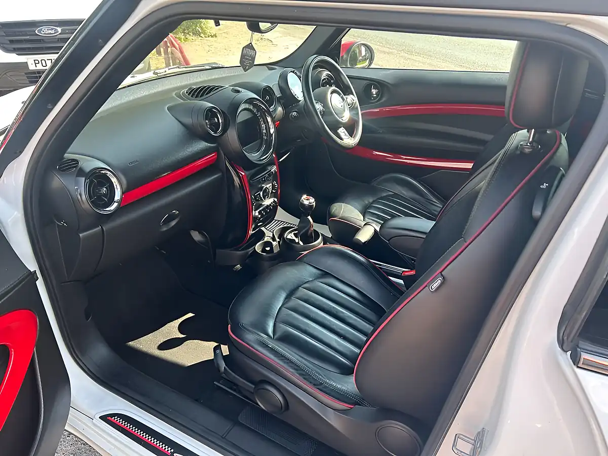Used 2014 MINI Paceman John Cooper Works White - Interior and Exterior details 12