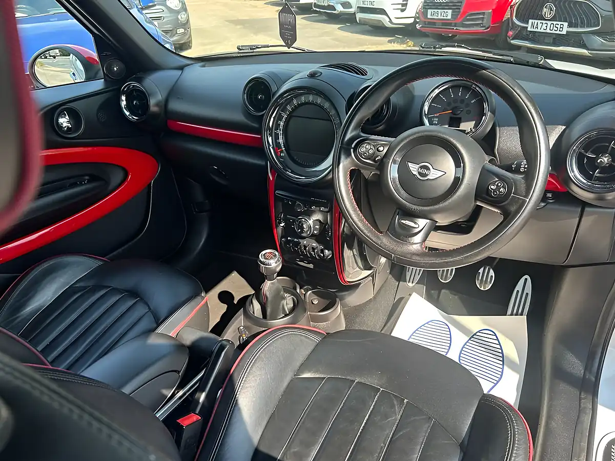 Used 2014 MINI Paceman John Cooper Works White - Interior and Exterior details 4
