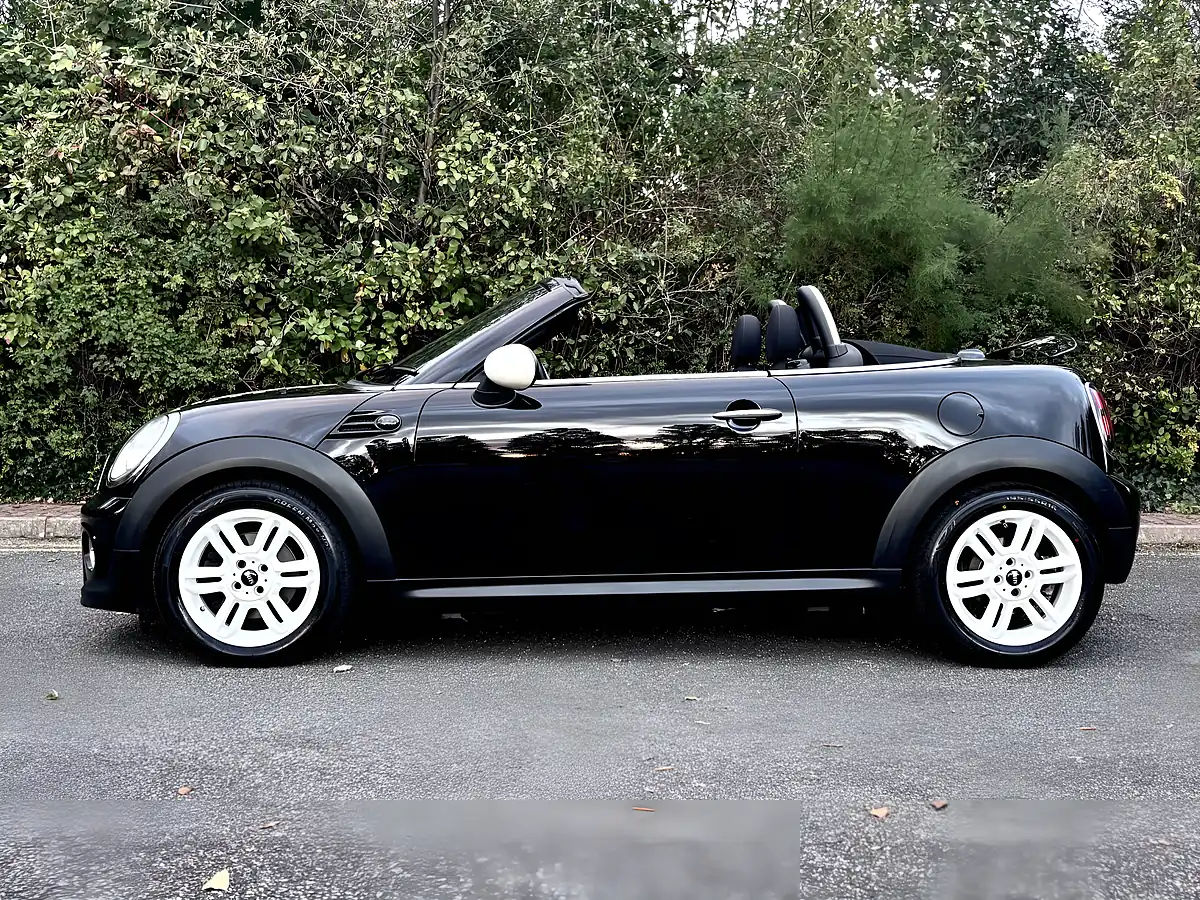 Used 2014 MINI Roadster Cooper Black - Interior and Exterior details 5