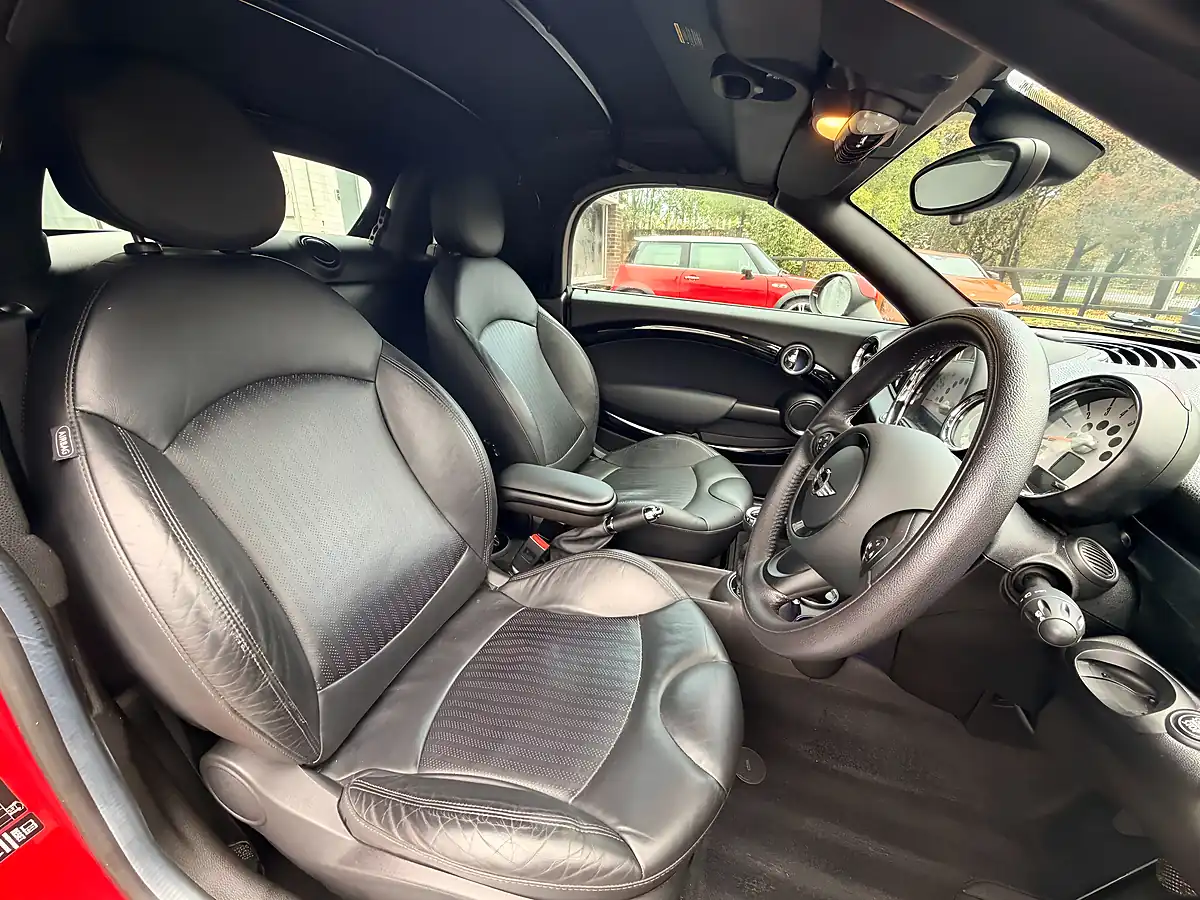 Used 2014 MINI Roadster Cooper Red - Interior and Exterior details 3