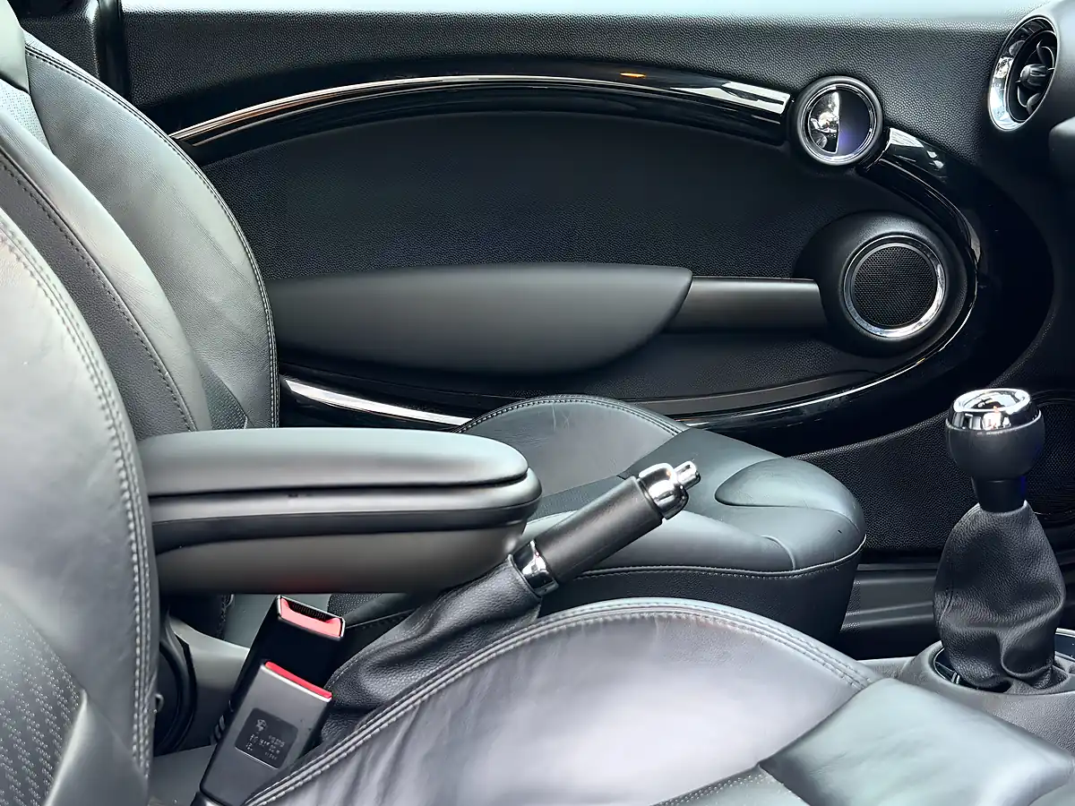 Used 2014 MINI Roadster Cooper Red - Interior and Exterior details 8