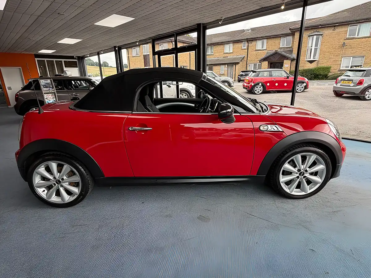 Used 2014 MINI Roadster Cooper S Red - Interior and Exterior details 4
