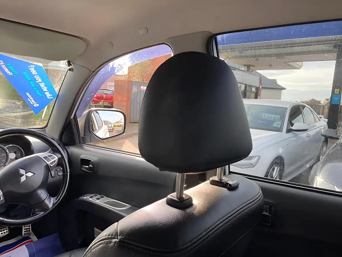 Used 2014 Mitsubishi L200 Barbarian Black White - Interior and Exterior details 14