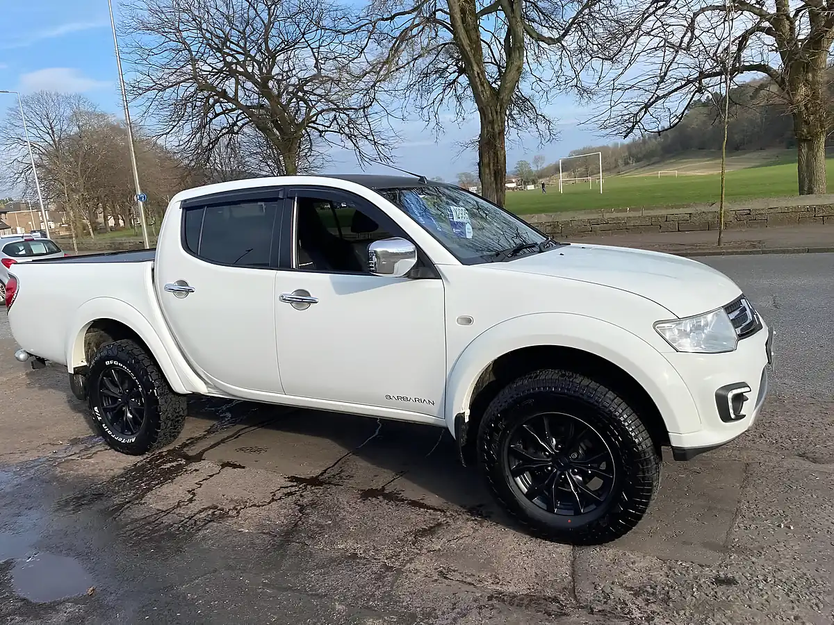 Used 2014 Mitsubishi L200 Barbarian Black White - Interior and Exterior details 4