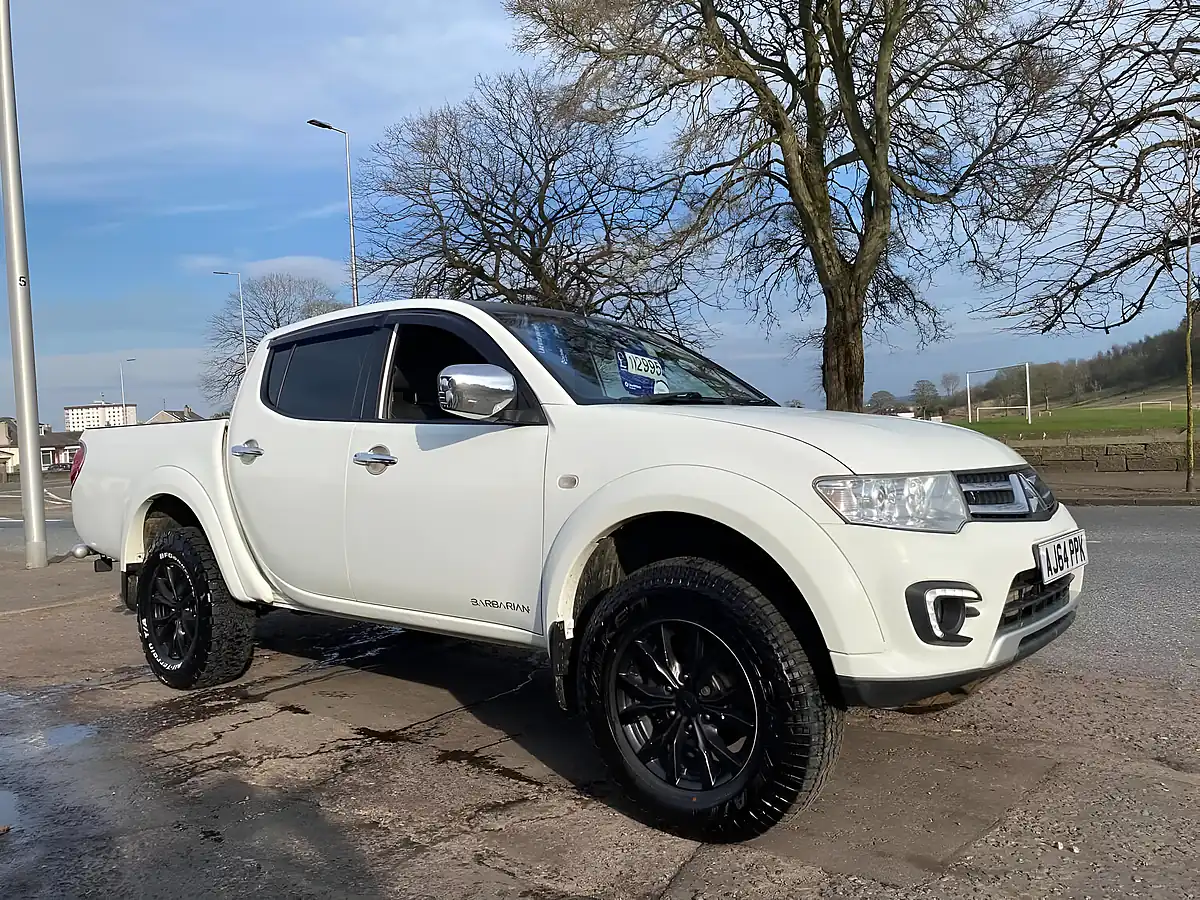 Used 2014 Mitsubishi L200 Barbarian Black White - Interior and Exterior details 6