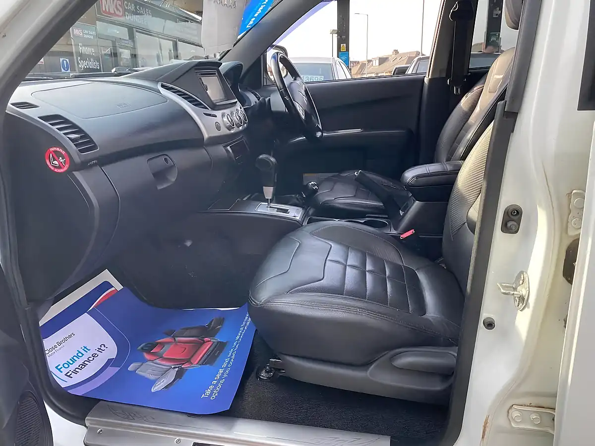 Used 2014 Mitsubishi L200 Barbarian Black White - Interior and Exterior details 8
