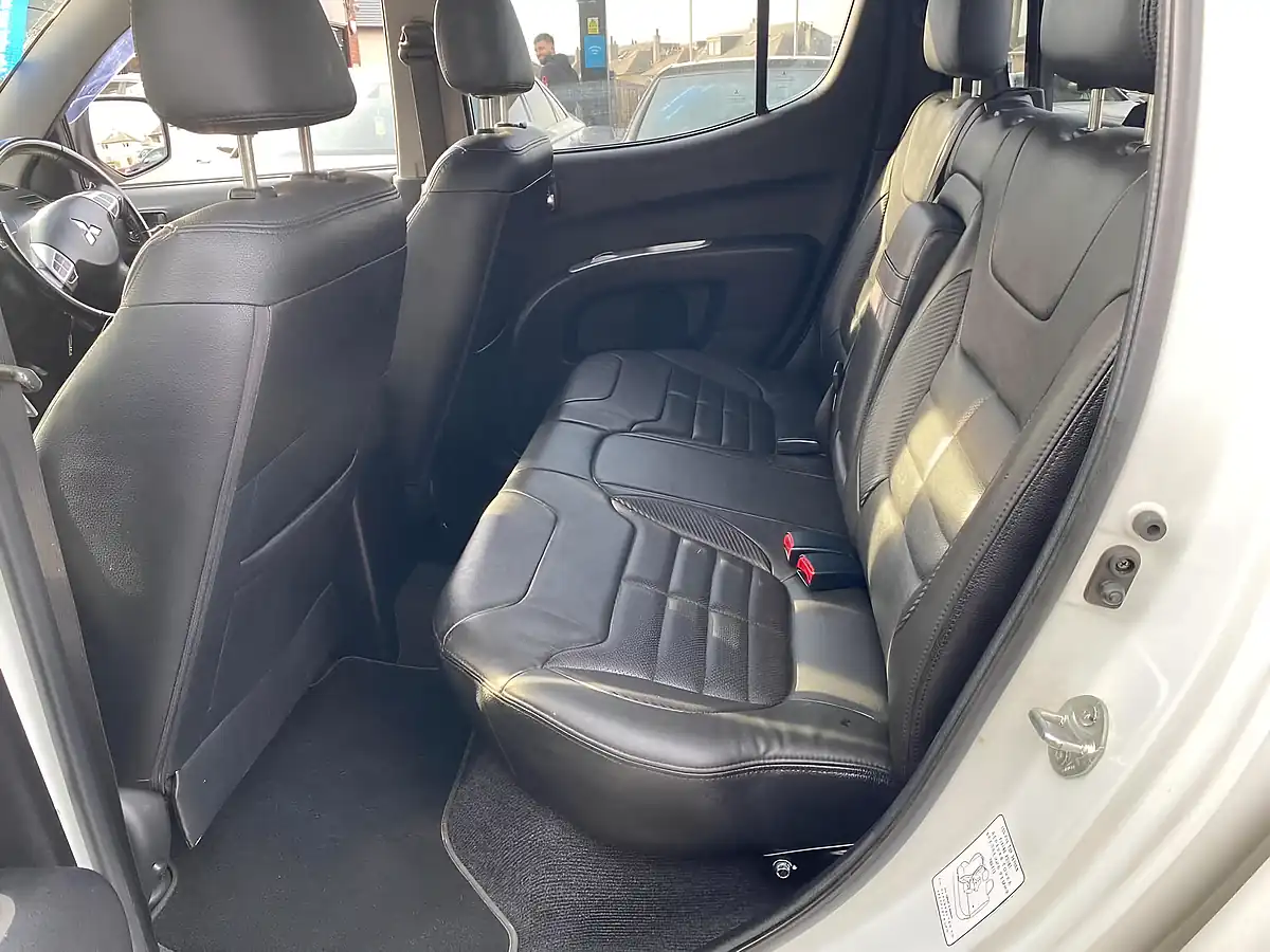 Used 2014 Mitsubishi L200 Barbarian Black White - Interior and Exterior details 9