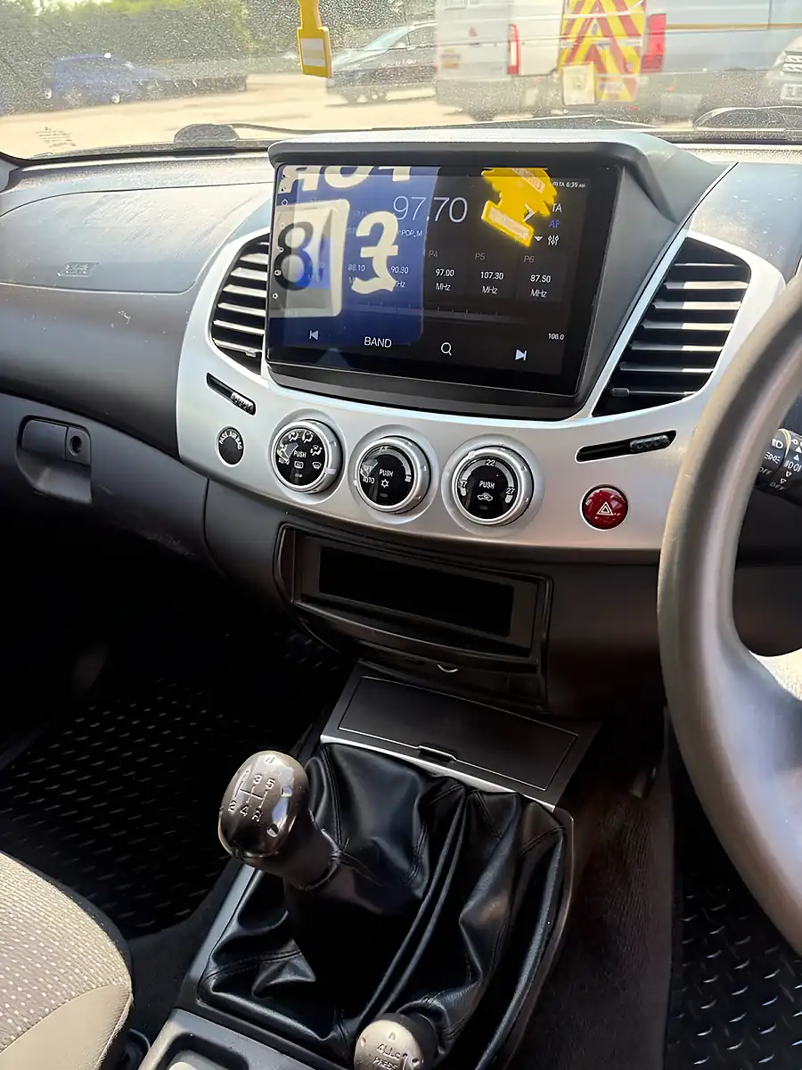 Used 2014 Mitsubishi L200 Trojan Silver - Interior and Exterior details 10