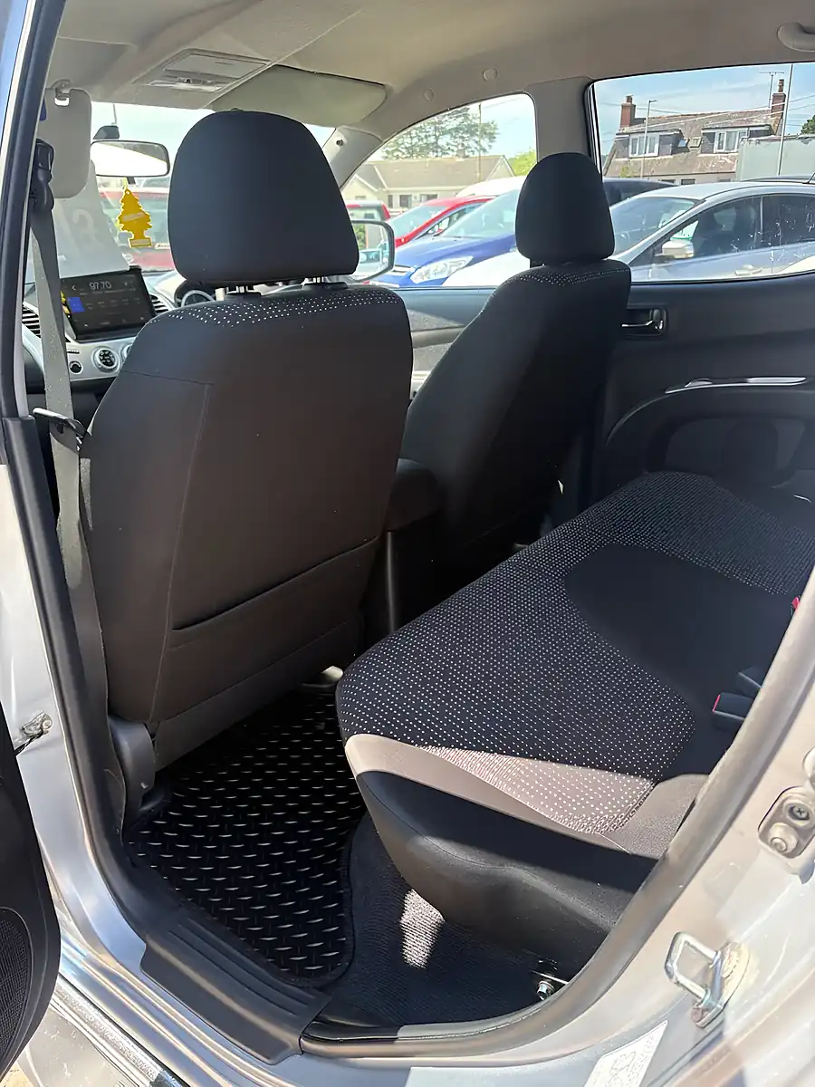 Used 2014 Mitsubishi L200 Trojan Silver - Interior and Exterior details 5