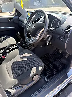 Used 2014 Mitsubishi L200 Trojan Silver - Interior and Exterior details 9