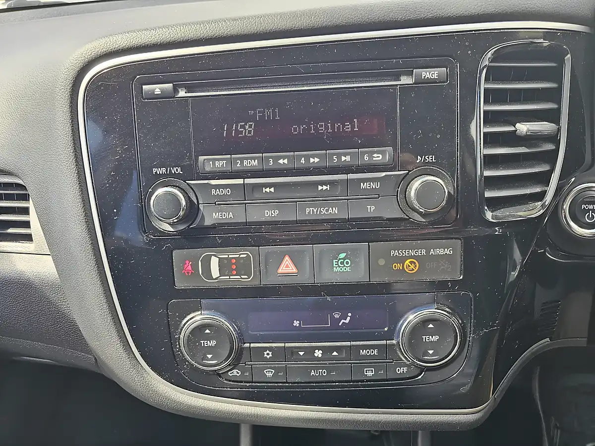 Used 2014 Mitsubishi Outlander Gx 3H Grey - Interior and Exterior details 13