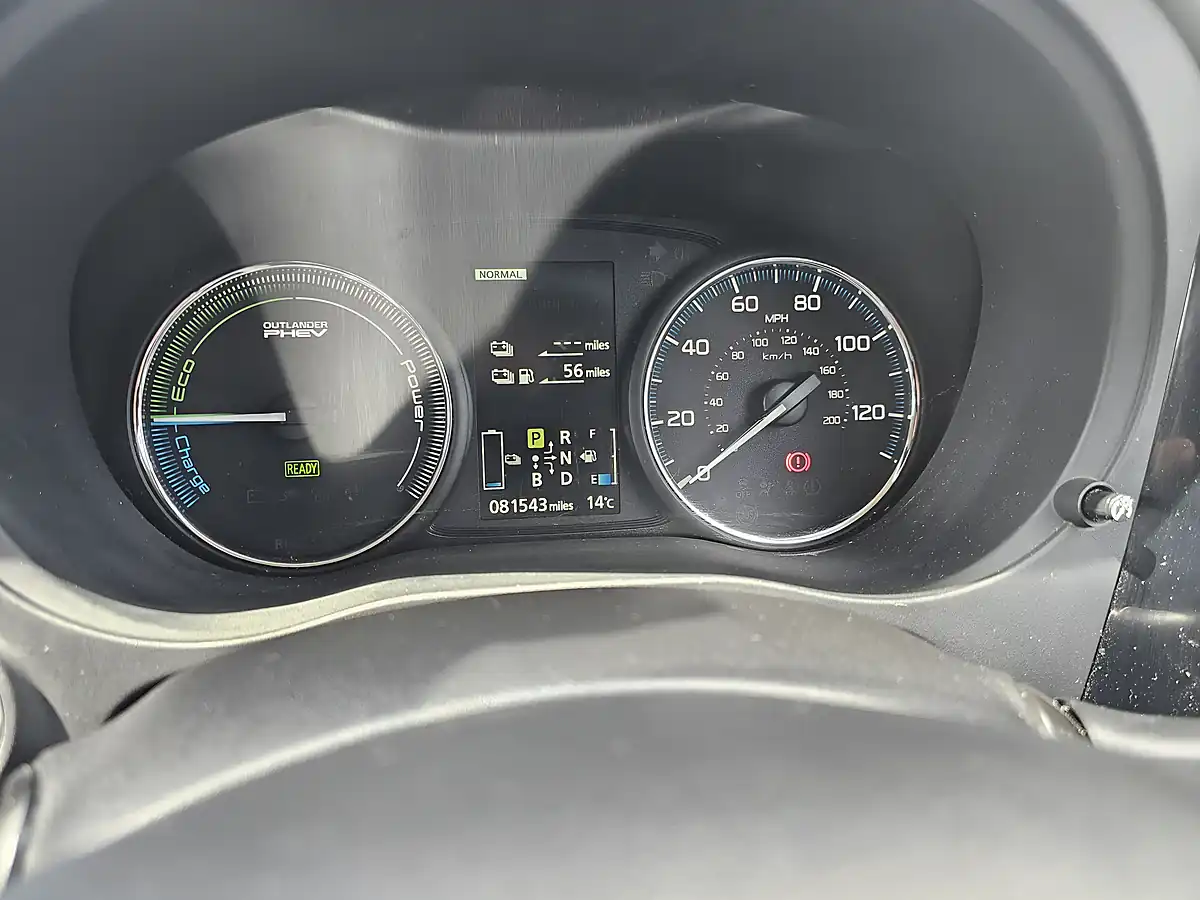 Used 2014 Mitsubishi Outlander Gx 3H Grey - Interior and Exterior details 14