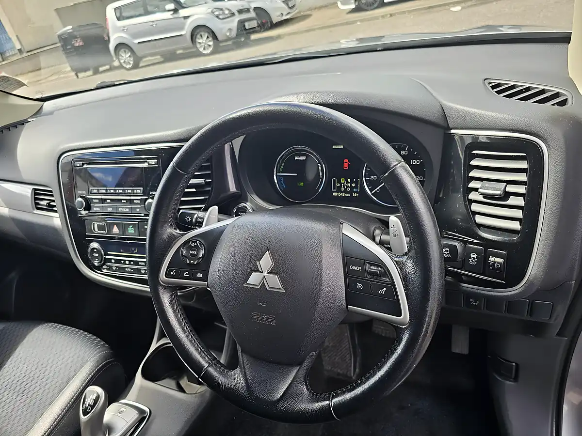 Used 2014 Mitsubishi Outlander Gx 3H Grey - Interior and Exterior details 15