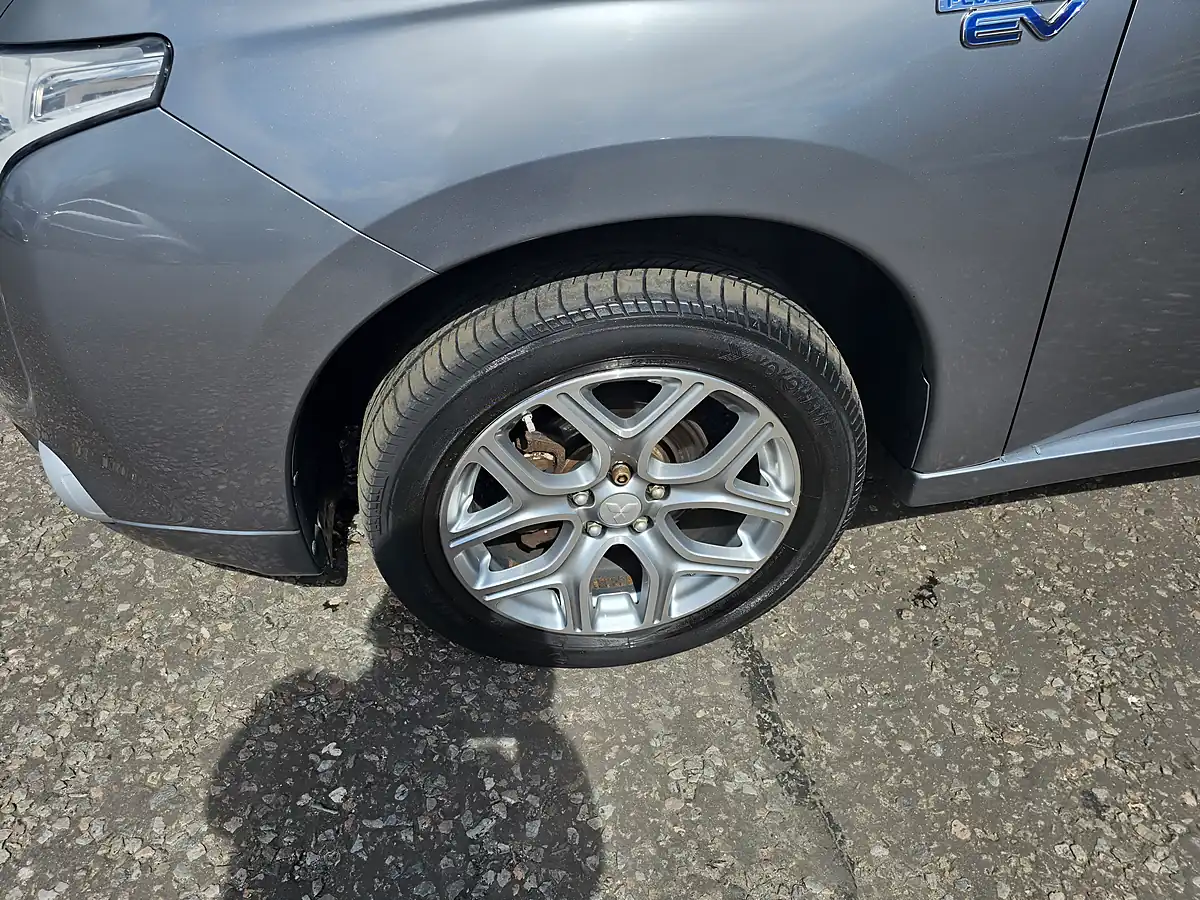 Used 2014 Mitsubishi Outlander Gx 3H Grey - Interior and Exterior details 18