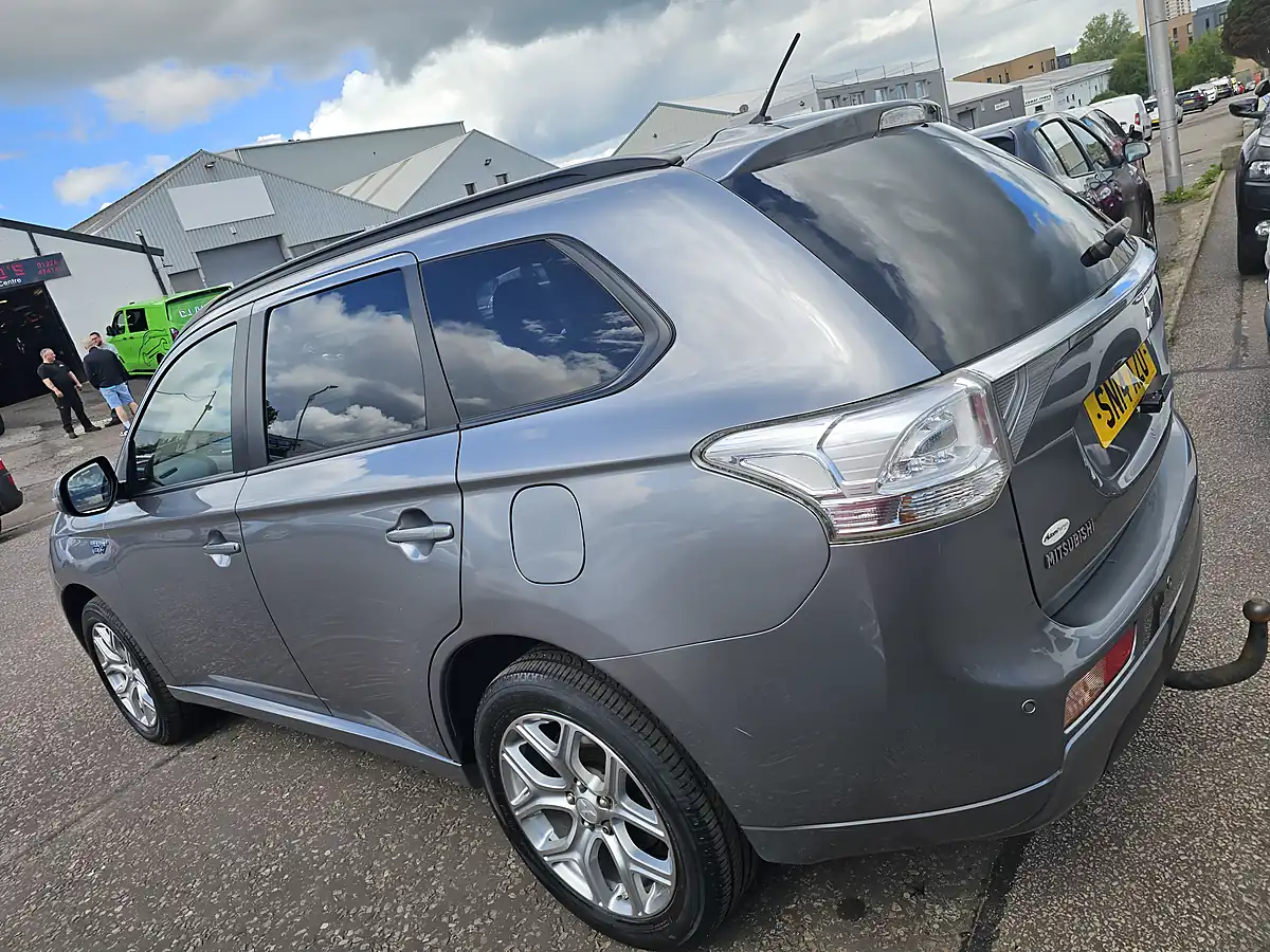 Used 2014 Mitsubishi Outlander Gx 3H Grey - Interior and Exterior details 6