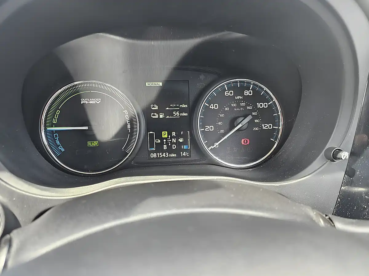 Used 2014 Mitsubishi Outlander Gx 3H Grey - Interior and Exterior details 14