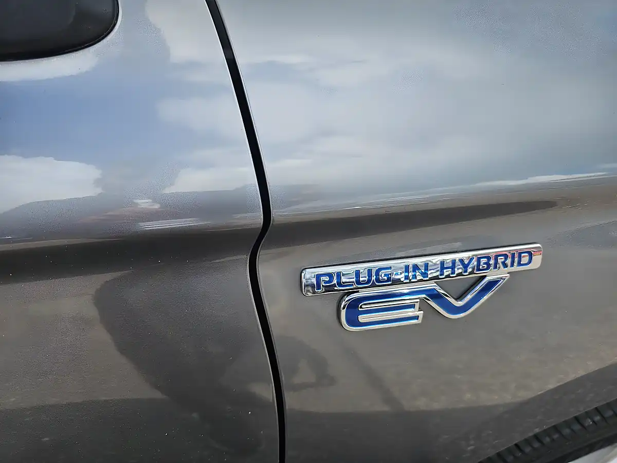 Used 2014 Mitsubishi Outlander Gx 3H Grey - Interior and Exterior details 17