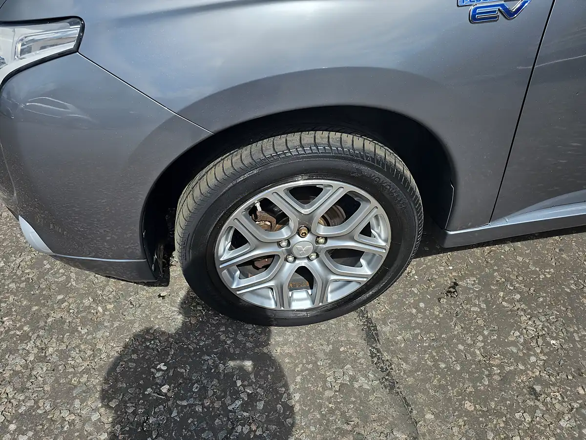 Used 2014 Mitsubishi Outlander Gx 3H Grey - Interior and Exterior details 18