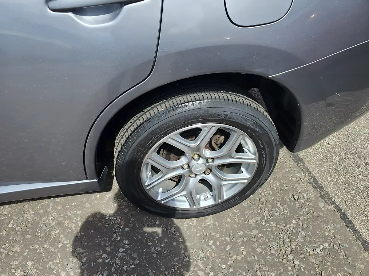 Used 2014 Mitsubishi Outlander Gx 3H Grey - Interior and Exterior details 19