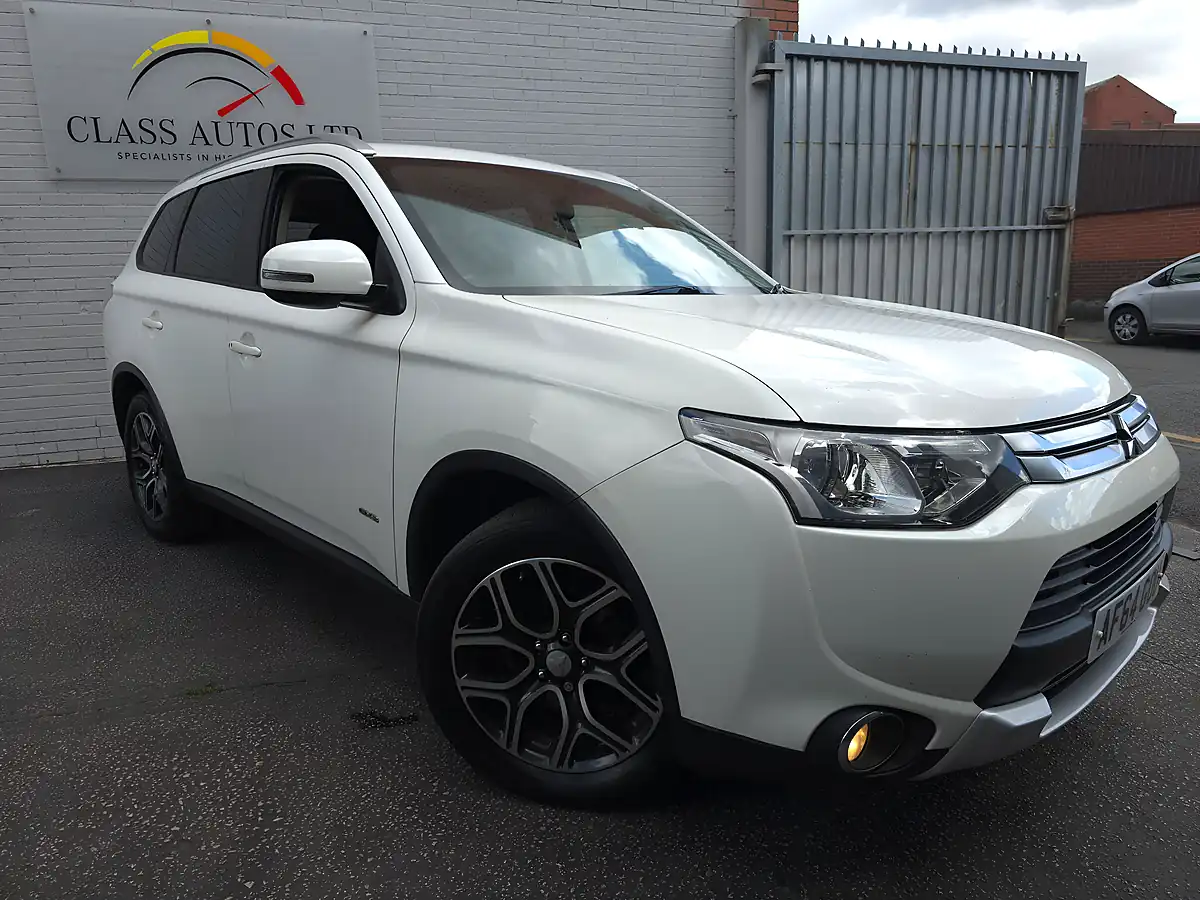 Used 2014 Mitsubishi Outlander Gx3 White - Front View