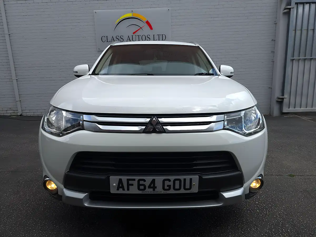 Used 2014 Mitsubishi Outlander Gx3 White - Interior and Exterior details 14