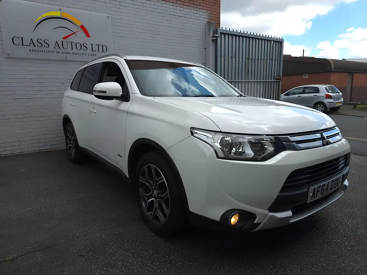 Used 2014 Mitsubishi Outlander Gx3 White - Interior and Exterior details 15
