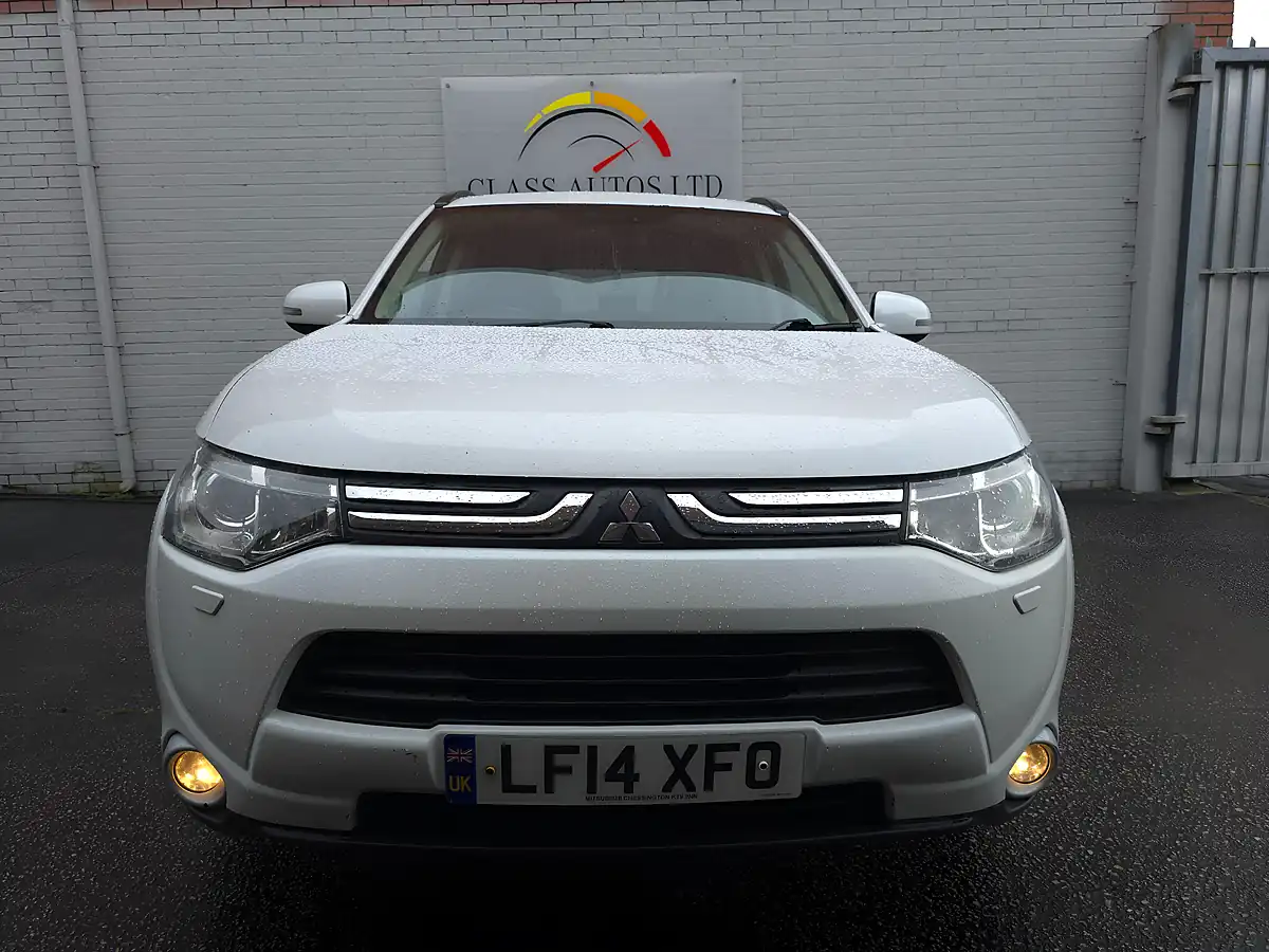 Used 2014 Mitsubishi Outlander Gx4 White - Interior and Exterior details 14