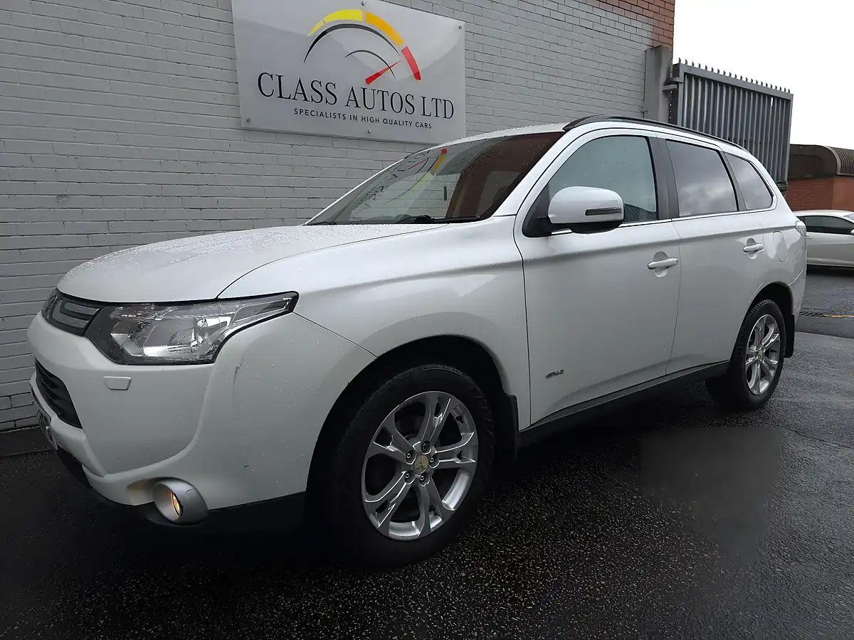 Used 2014 Mitsubishi Outlander Gx4 White - Interior and Exterior details 15