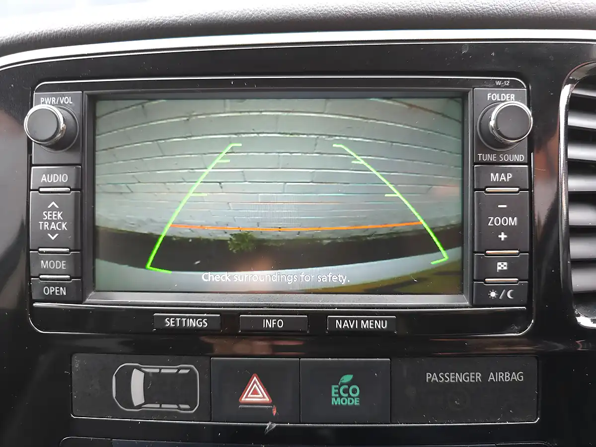 Used 2014 Mitsubishi Outlander Gx4 White - Interior and Exterior details 18