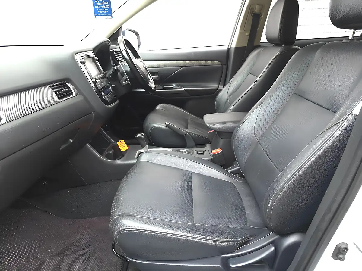 Used 2014 Mitsubishi Outlander Gx4 White - Interior and Exterior details 20