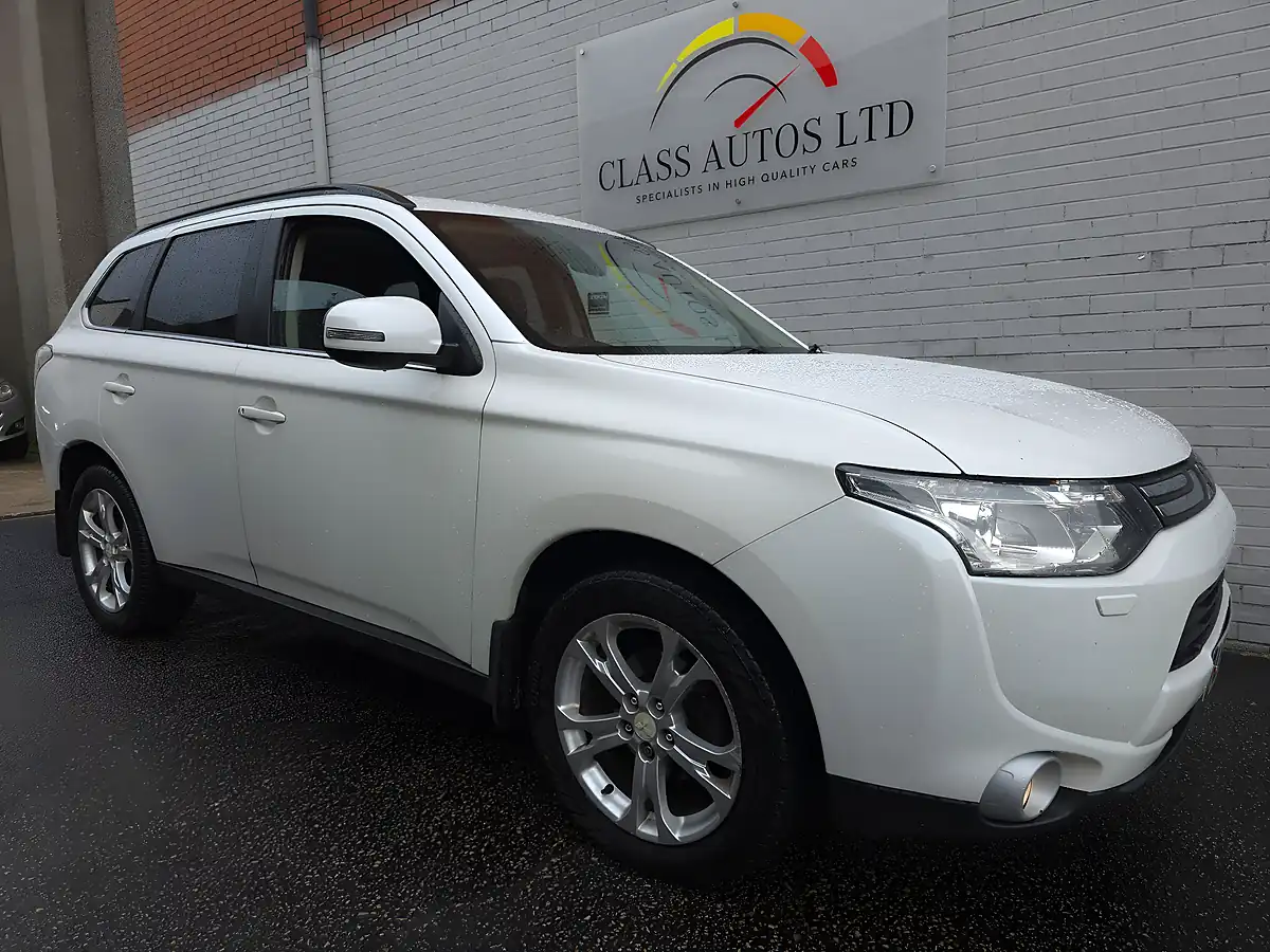 Used 2014 Mitsubishi Outlander Gx4 White - Interior and Exterior details 5