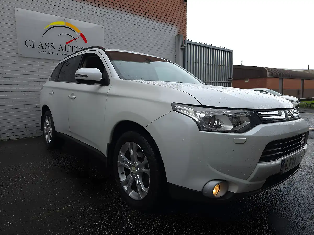 Used 2014 Mitsubishi Outlander Gx4 White - Interior and Exterior details 6