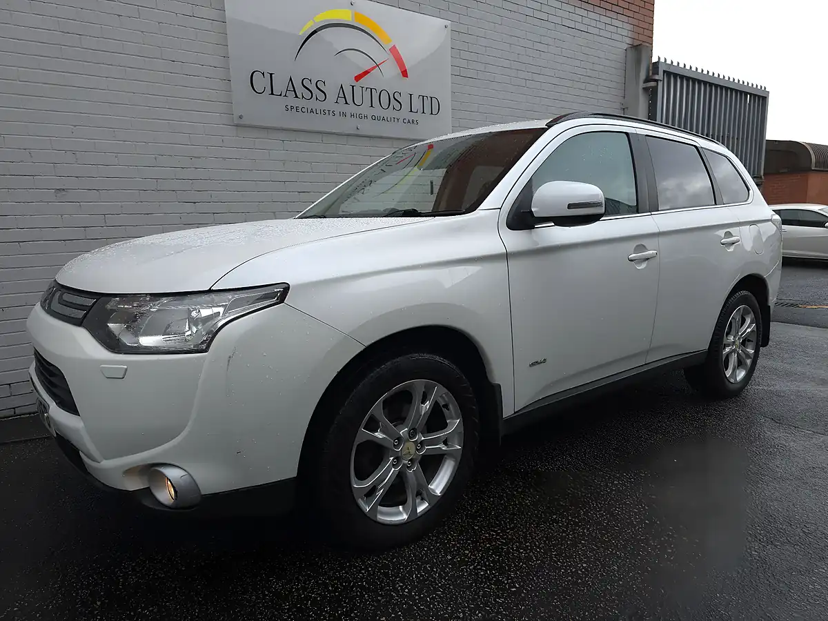 Used 2014 Mitsubishi Outlander Gx4 White - Interior and Exterior details 7