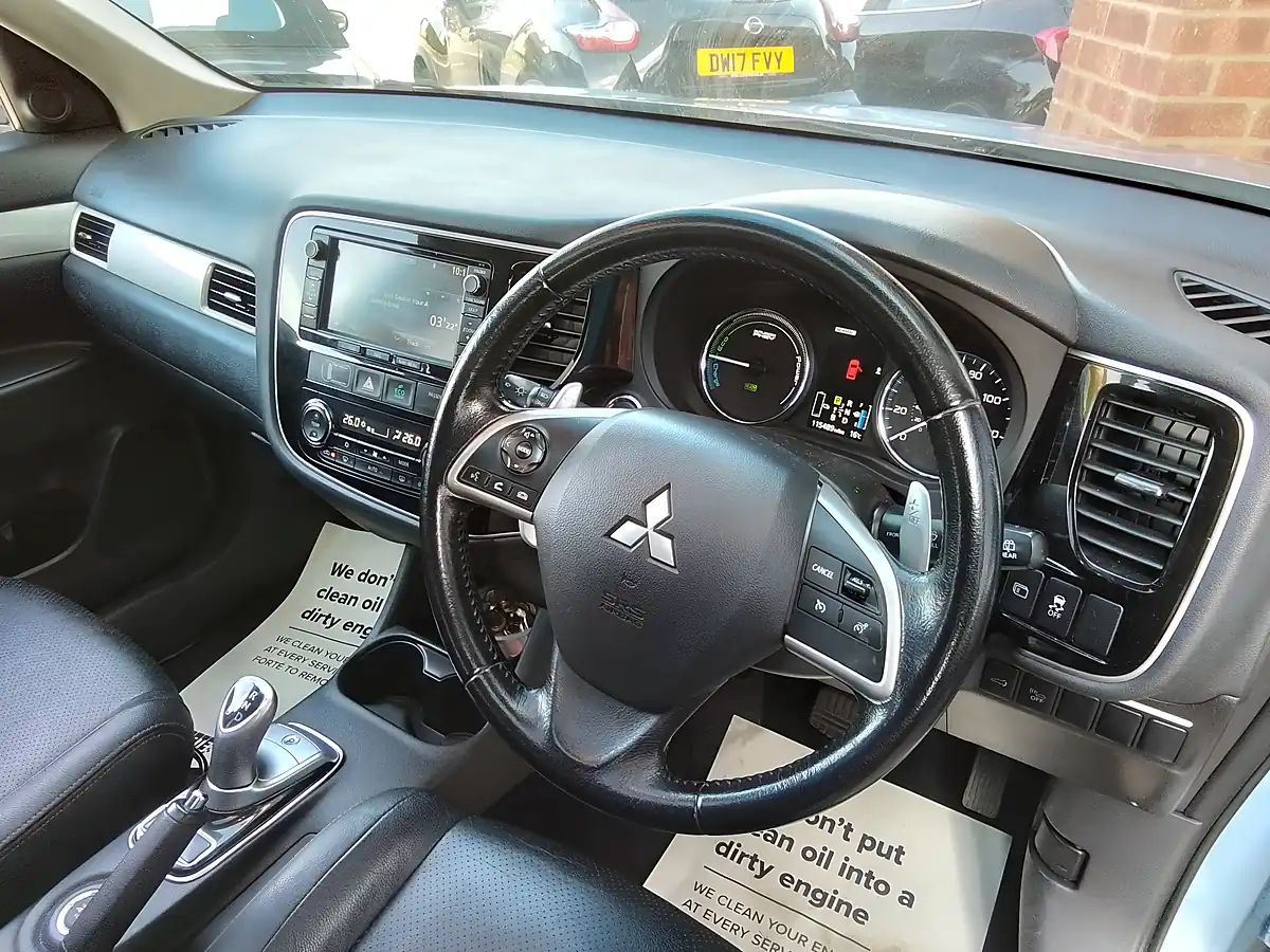 Used 2014 Mitsubishi Outlander GX4h Blue - Interior and Exterior details 12