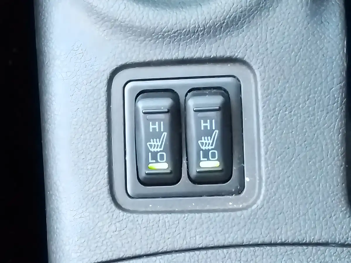 Used 2014 Mitsubishi Outlander GX4h Blue - Interior and Exterior details 16