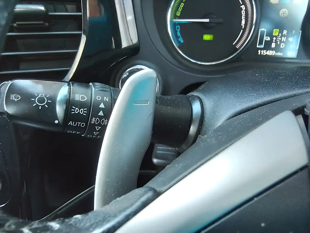 Used 2014 Mitsubishi Outlander GX4h Blue - Interior and Exterior details 17