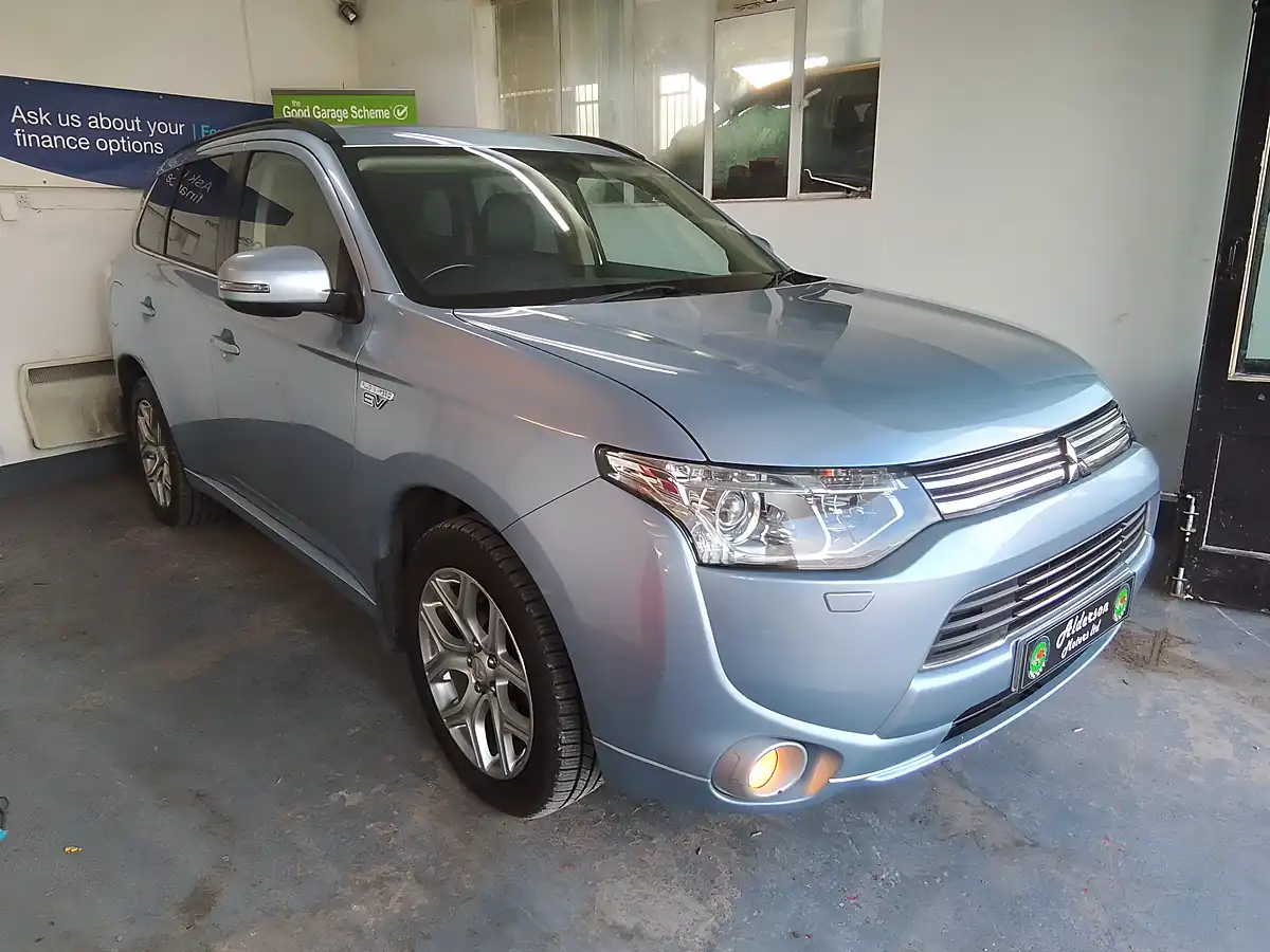 Used 2014 Mitsubishi Outlander GX4h Blue - Interior and Exterior details 2