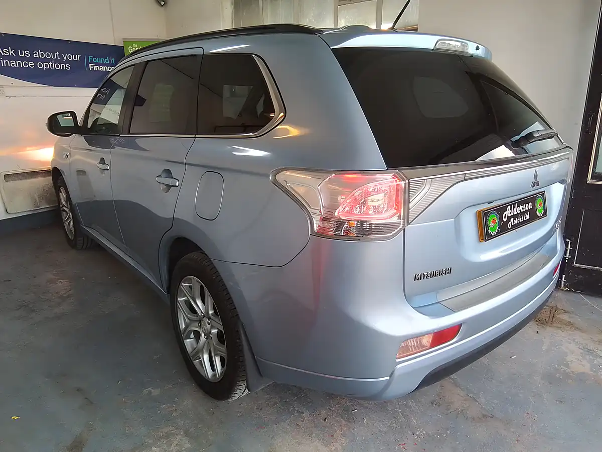 Used 2014 Mitsubishi Outlander GX4h Blue - Interior and Exterior details 9