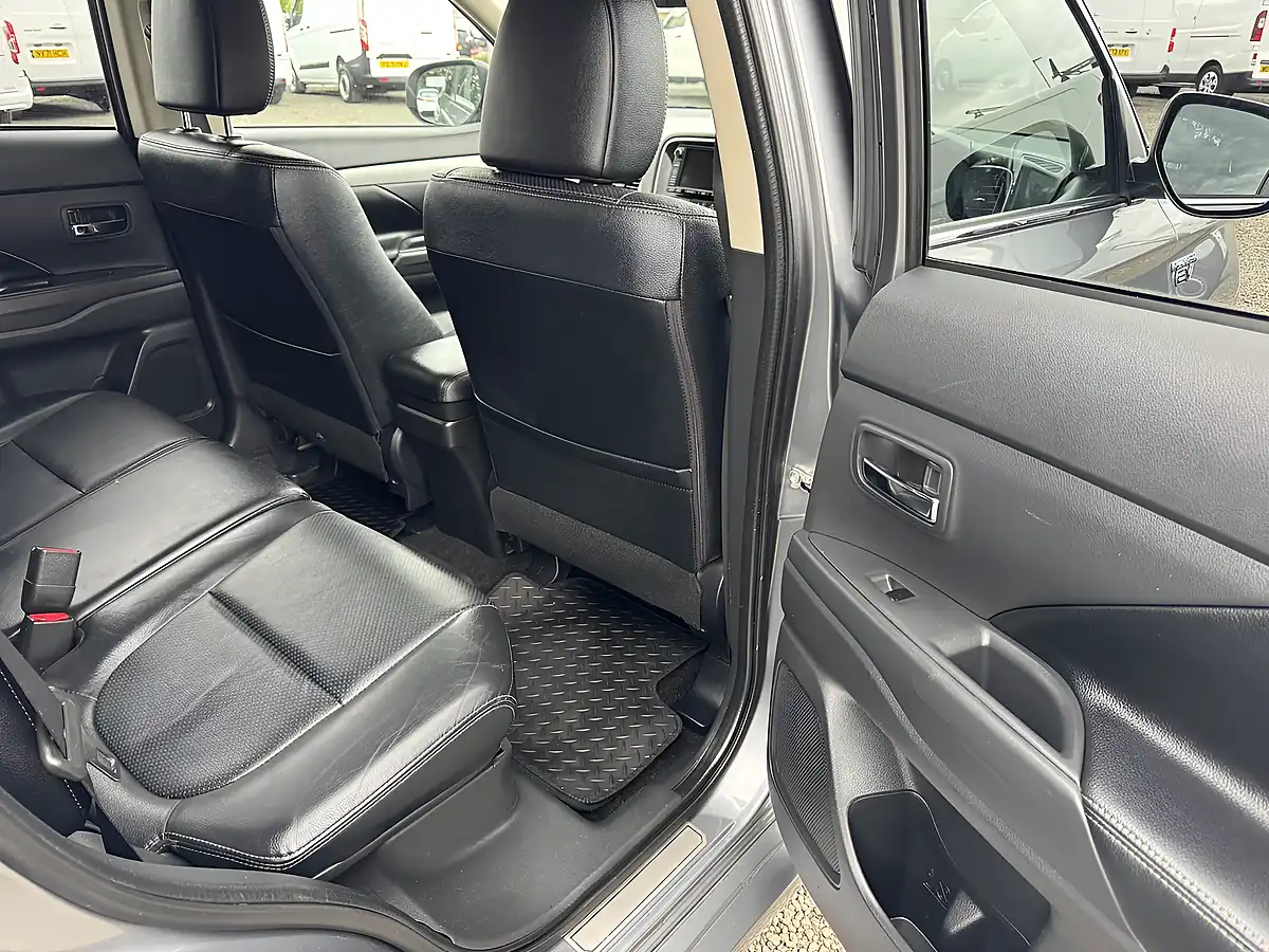 Used 2014 Mitsubishi Outlander GX4h Grey - Interior and Exterior details 11
