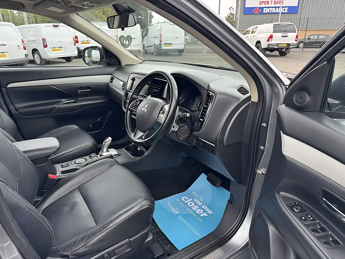 Used 2014 Mitsubishi Outlander GX4h Grey - Interior and Exterior details 12