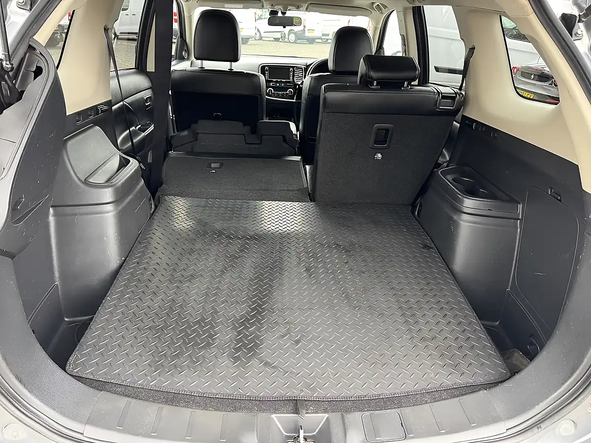Used 2014 Mitsubishi Outlander GX4h Grey - Interior and Exterior details 13